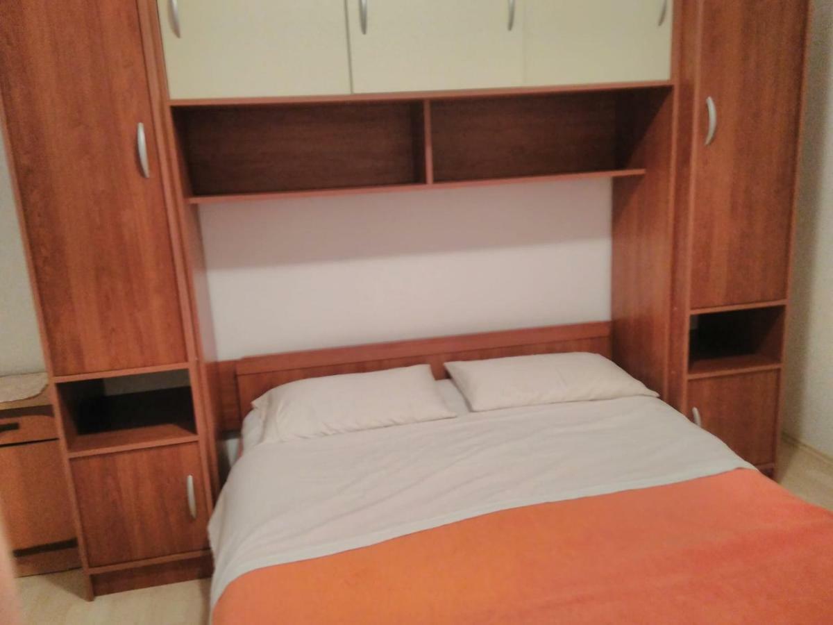 Apartmani Marija Pašman Eksteriør billede